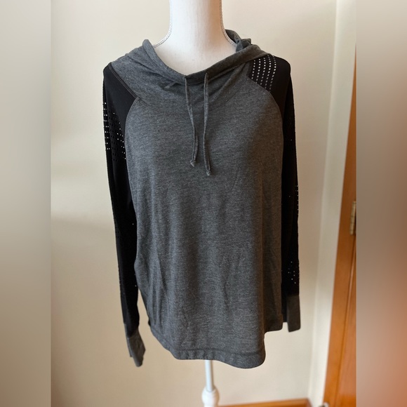 Reebok Tops - Reebok Hooded Long Sleeved Top